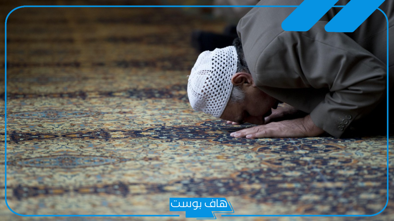 تفسير حلم سجود الشكر في المنام للمرأة الحامل والعزباء والمتزوجة والرجل