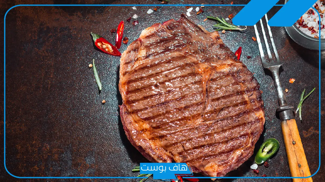 تفسير حلم اكل اللحم المطبوخ للعزباء والمتزوجة مع شخص تعرفه في المنام