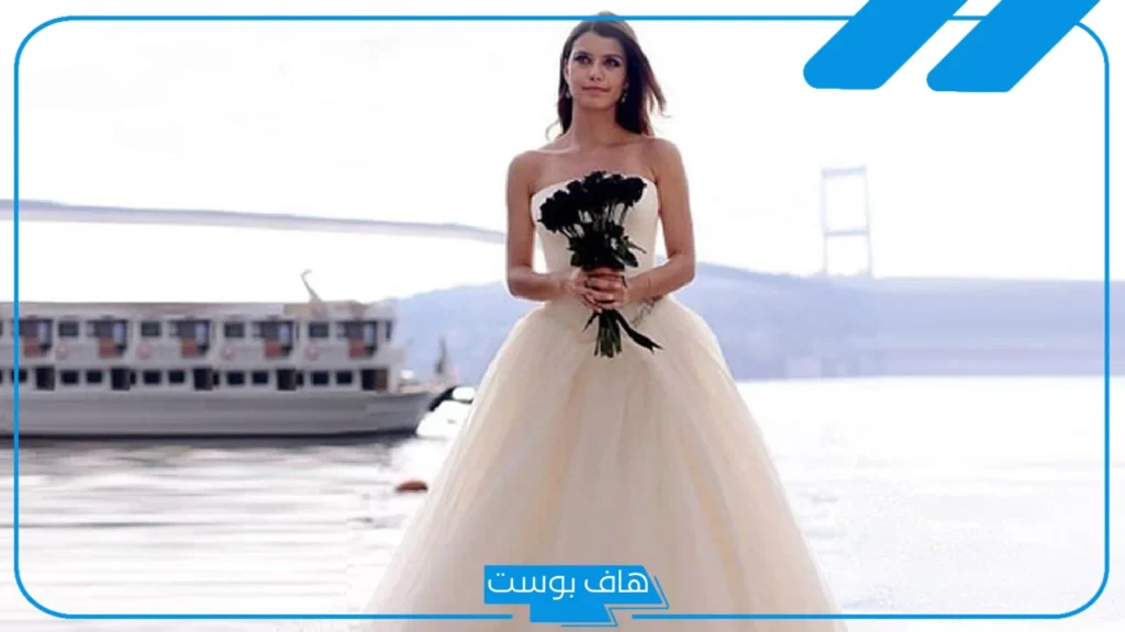 تفسير حلم الفستان الابيض الجميل في المنام للعروس لابن سيرين والنابلسي