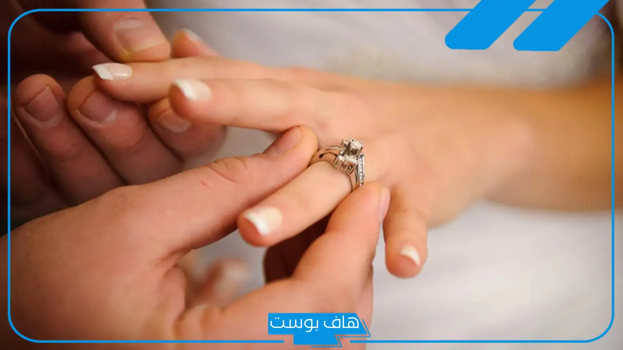تفسير حلم لبس الخاتم في المنام للمتزوجة والعزباء في اليد اليمنى لكبار العلماء