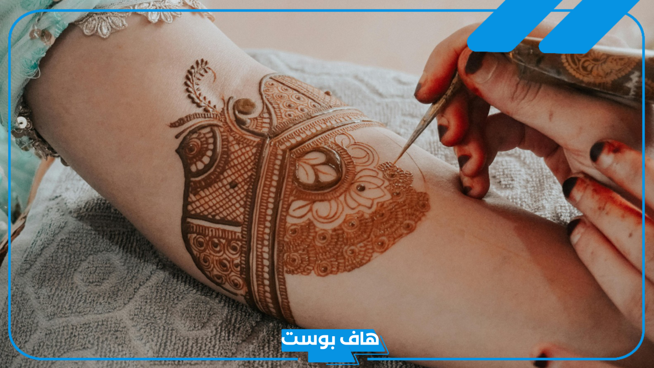 تفسير حلم نقش الحناء في المنام على اليد والقدمين لابن سيرين