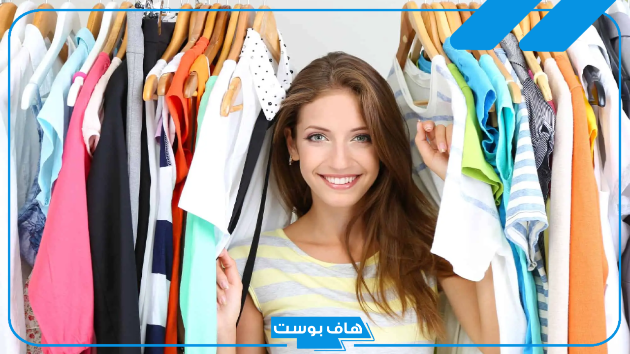 تفسير رؤية لبس ملابس غير ساترة في الحلم قصيرة للعزباء والحامل
