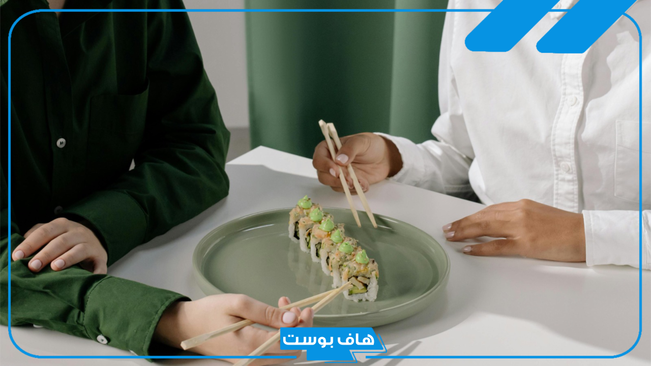 تفسير حلم الاكل مع الميت في المنام للحامل والمتزوجة في إناء واحد