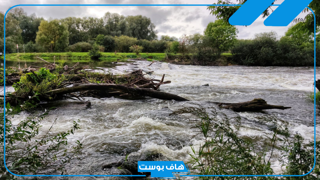 تفسير حلم السيل بدون مطر في المنام للرجل والمرأة والهروب منه