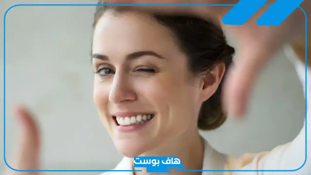 تفسير حلم رؤية ميت يبتسم في المنام للعزباء والمتزوجة لابن سيرين
