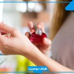 تفسير حلم العطر للعزباء لونه وردي في المنام ورشه على الملابس