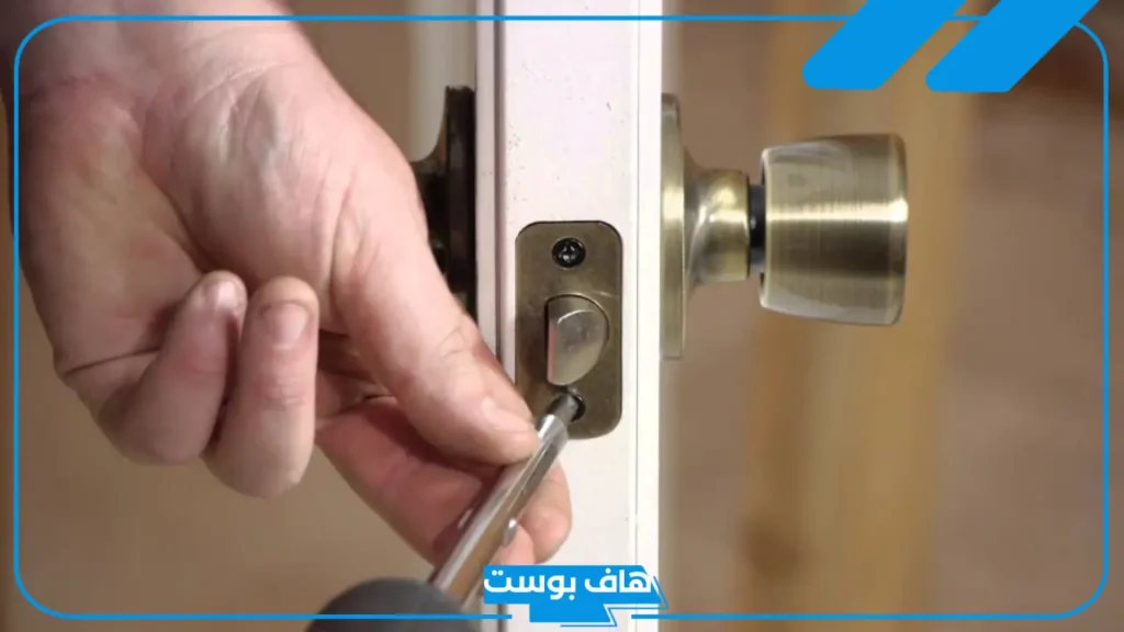 تفسير رؤية قفل الباب في المنام للعزباء والمتزوجة وعلاقته بالخوف لابن سيرين