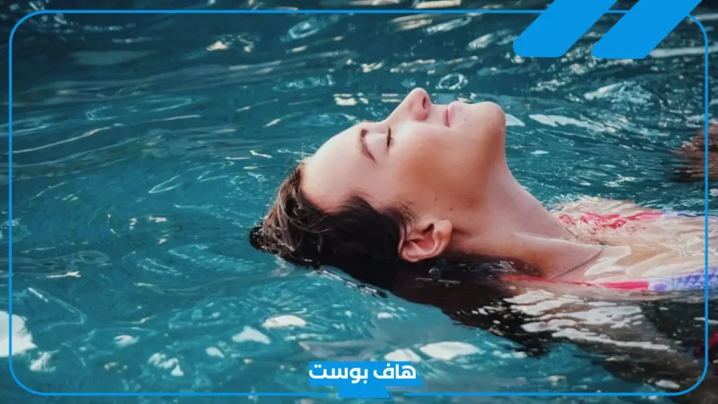 تفسير رؤية حلمت اني اسبح في البحر مع العائلة في المنام لابن سيرين